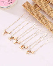 Valla™ | Verspielte Halskette mit pfirsichfarbenem Herz und Initialen