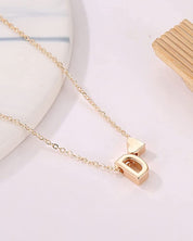 Valla™ | Verspielte Halskette mit pfirsichfarbenem Herz und Initialen